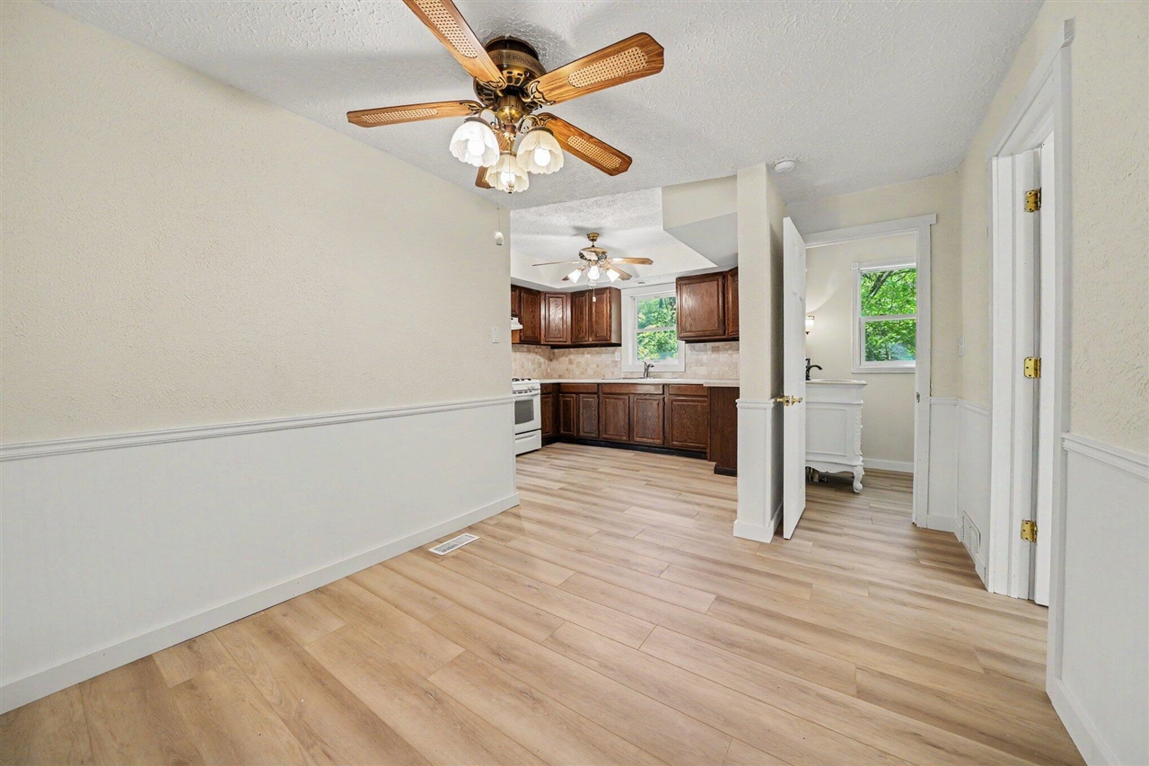 310 S Philip Road Property Photo 14