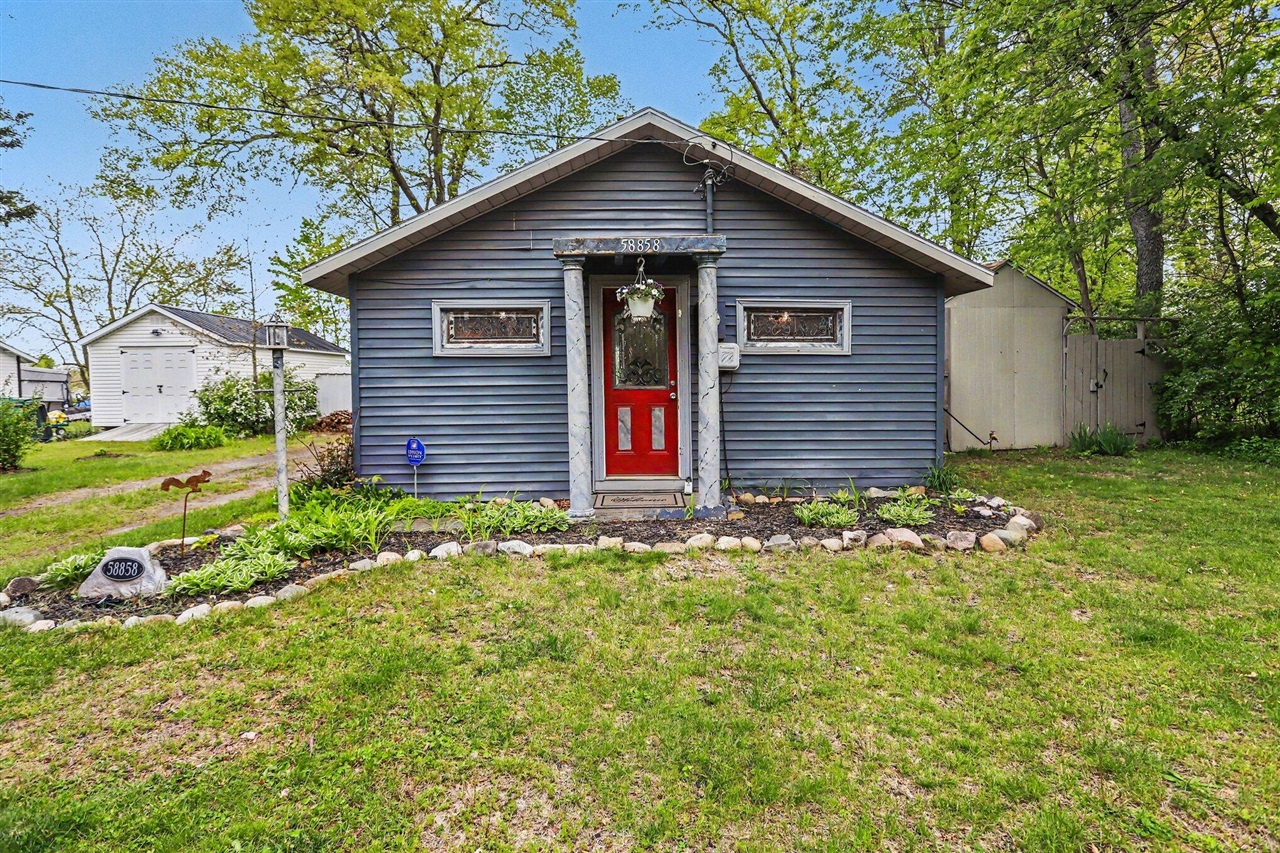 58858 River Heights Drive Property Photo 1