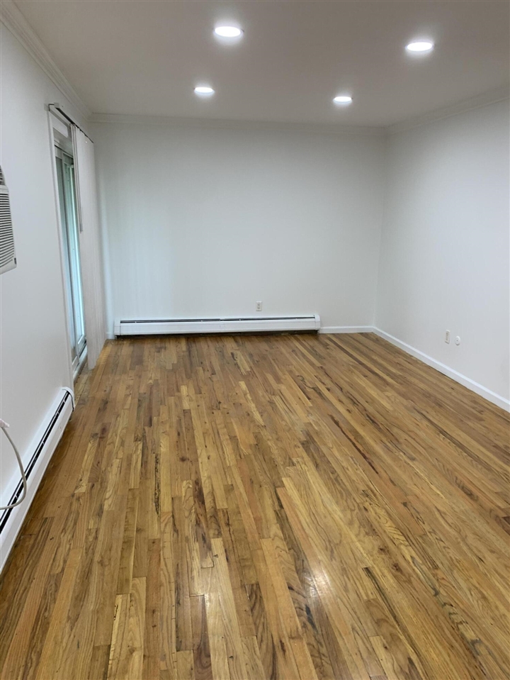 1727 E 14 Mile Road Property Photo 4