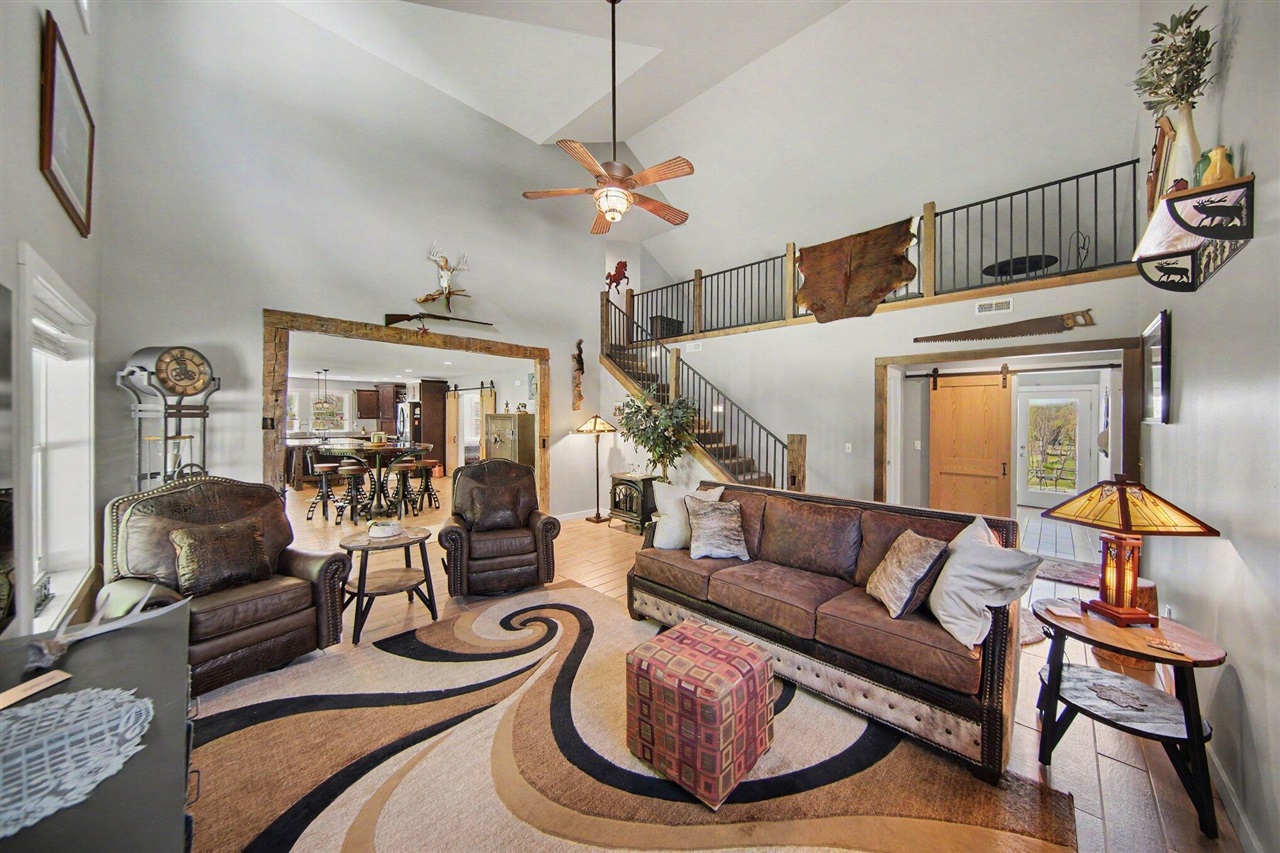 7572 Tucker Lane Property Photo 4