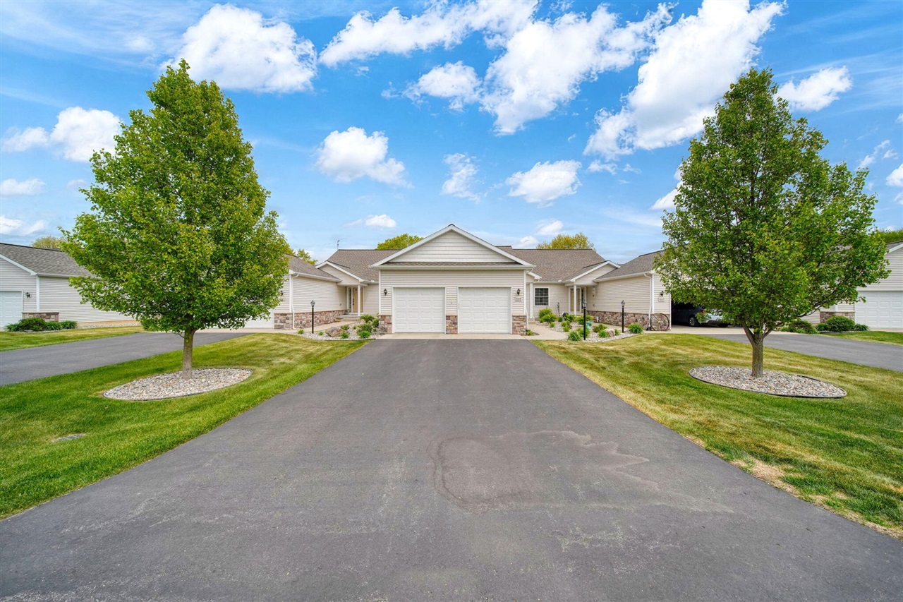 4015 Eastbridge Circle Property Photo 4