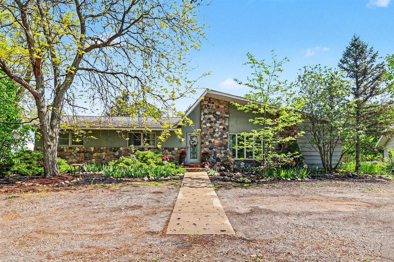 165 East Avenue Property Photo 1