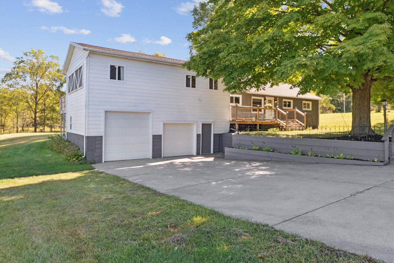 8590 Greenfield Highway Property Photo 1