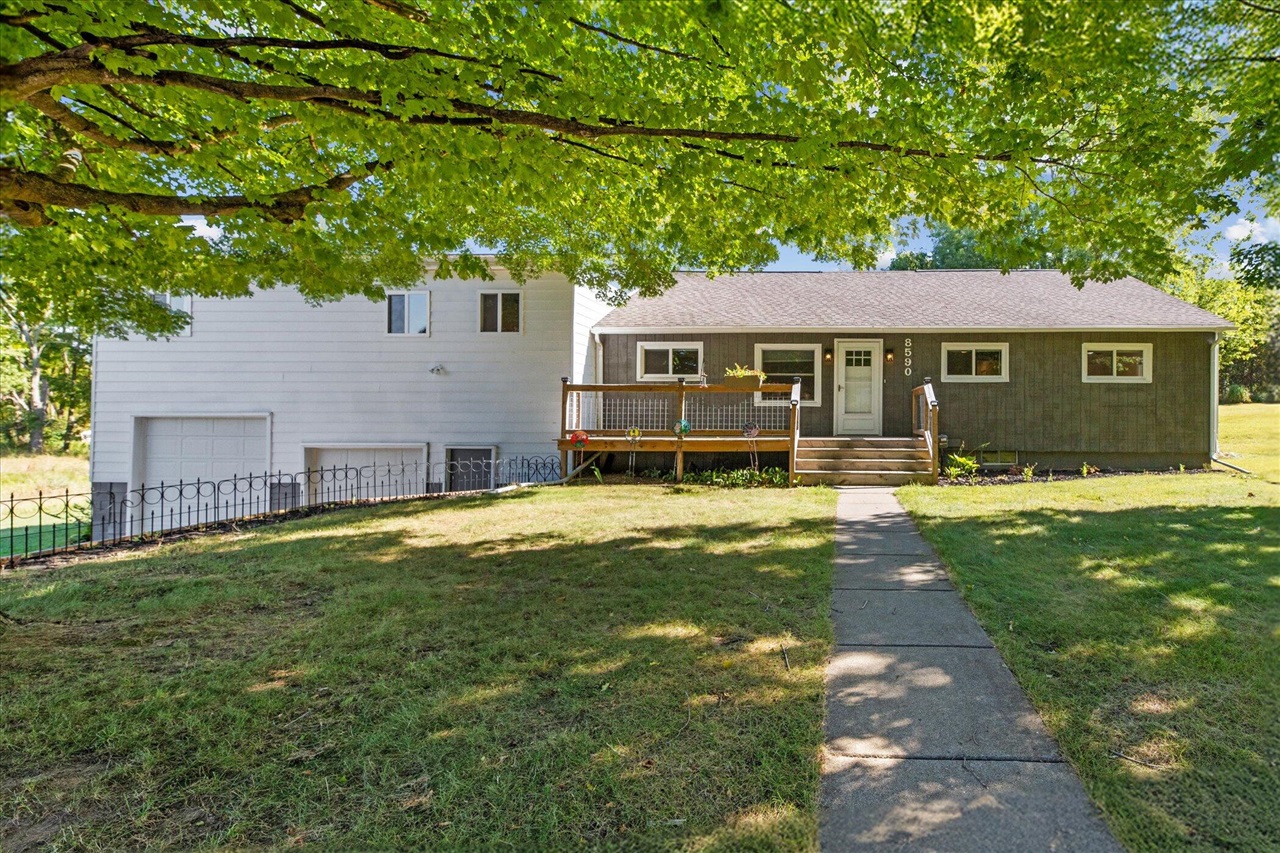 8590 Greenfield Highway Property Photo 2