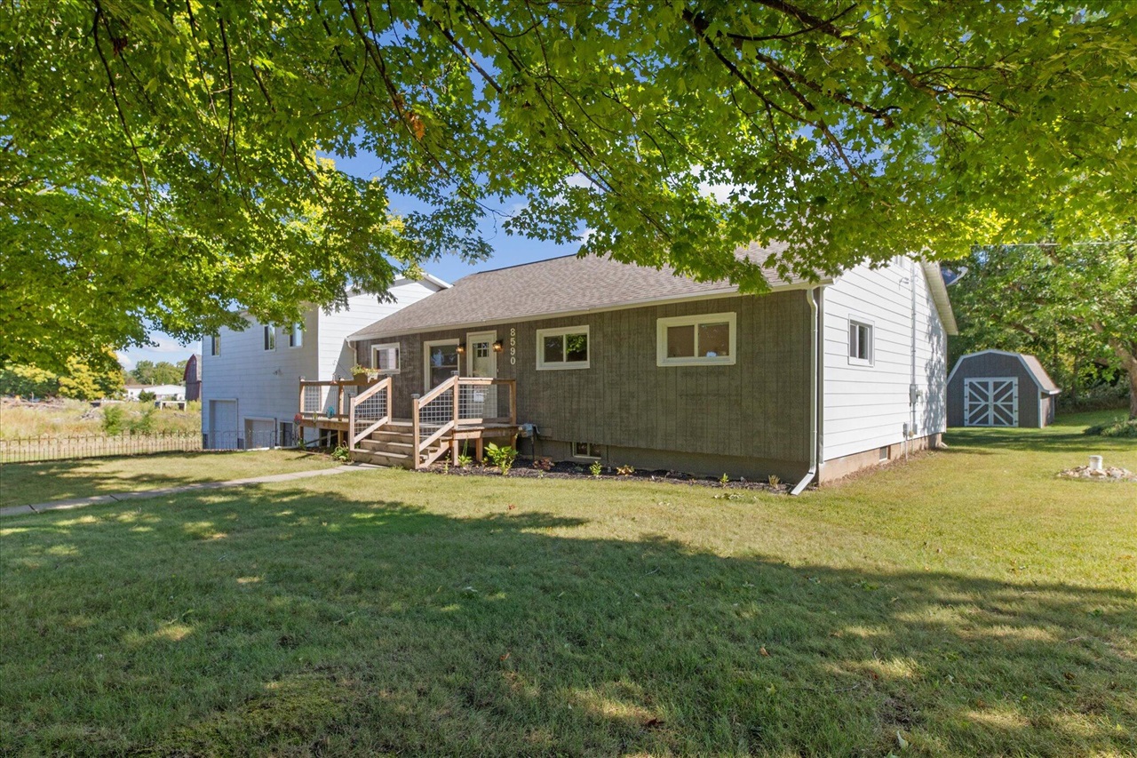 8590 Greenfield Highway Property Photo 3