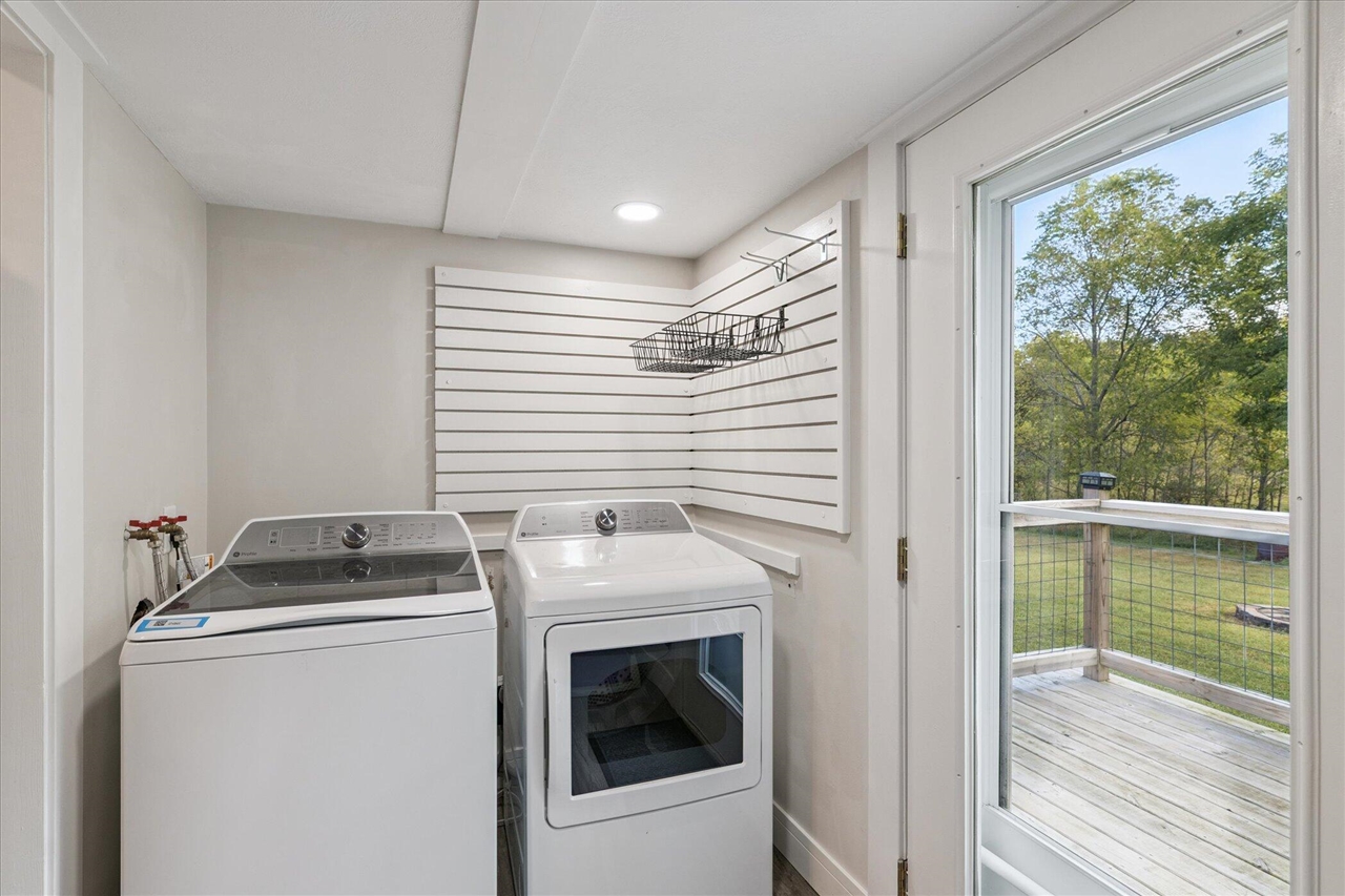 8590 Greenfield Highway Property Photo 18