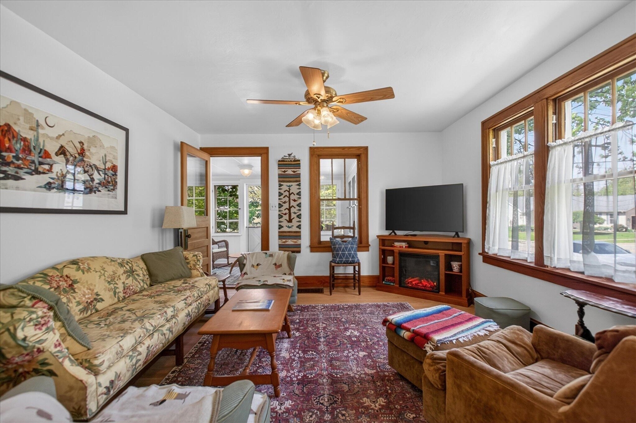1007 W Detroit Street Property Photo 3