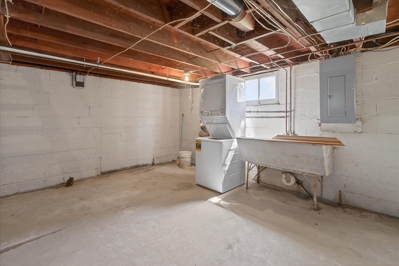 1007 W Detroit Street Property Photo 16