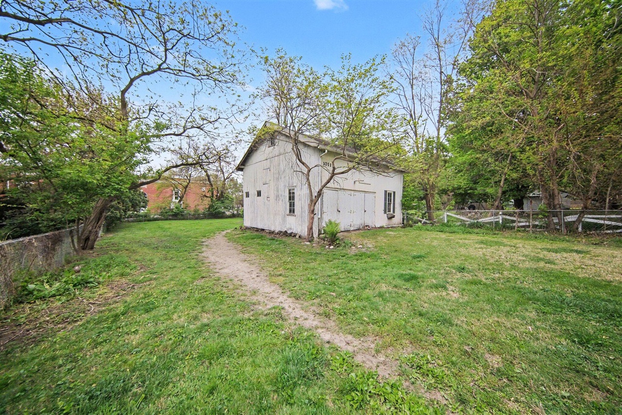 1011 W Maumee Street Property Photo 24