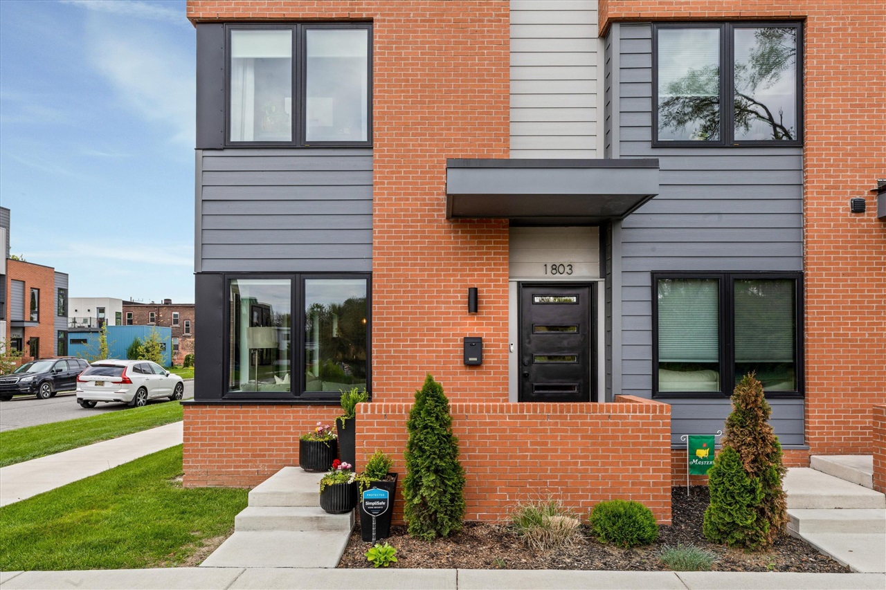 1803 Perry Street Property Photo 1