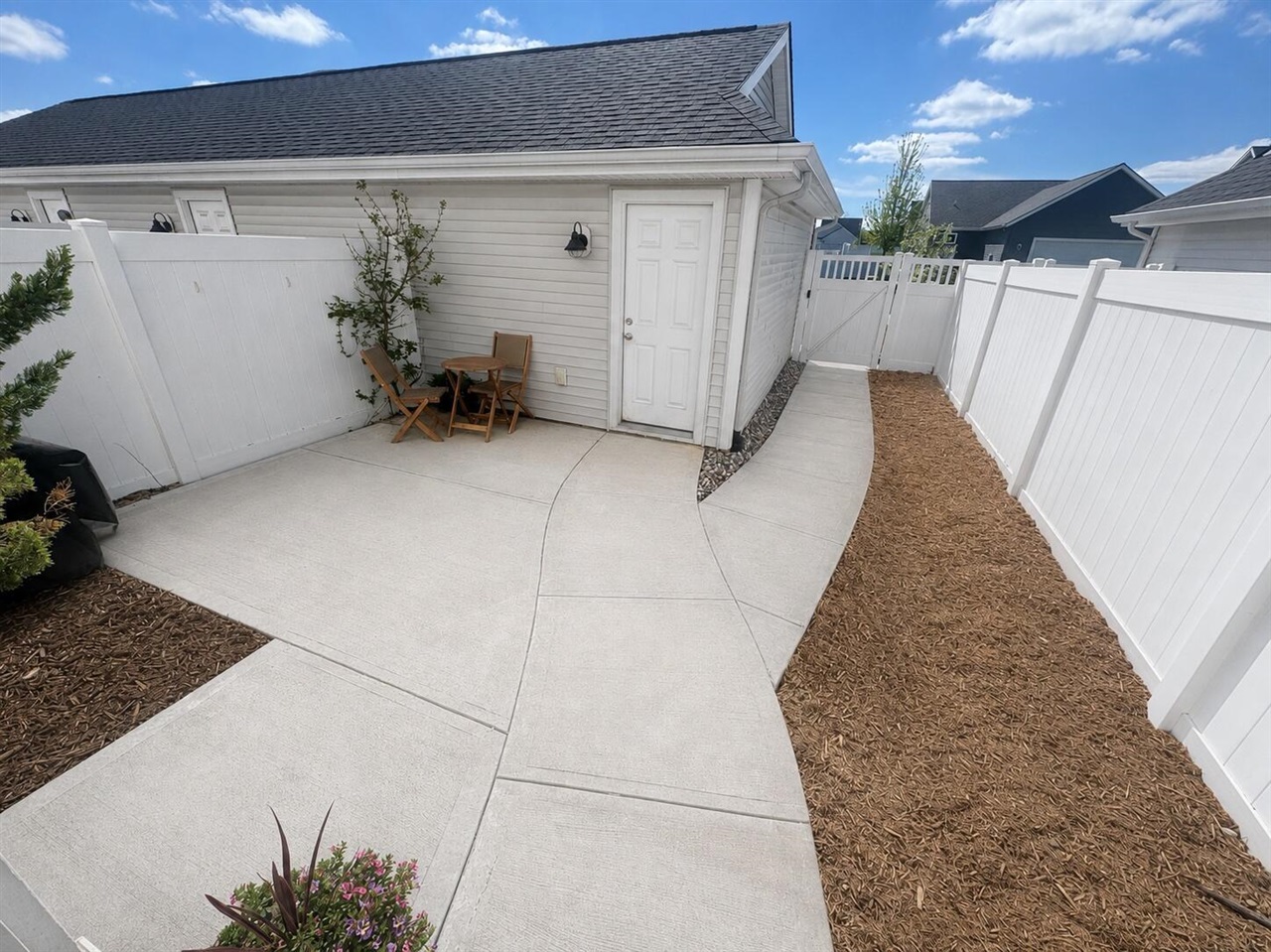 6919 Myers Lake Avenue Property Photo 2