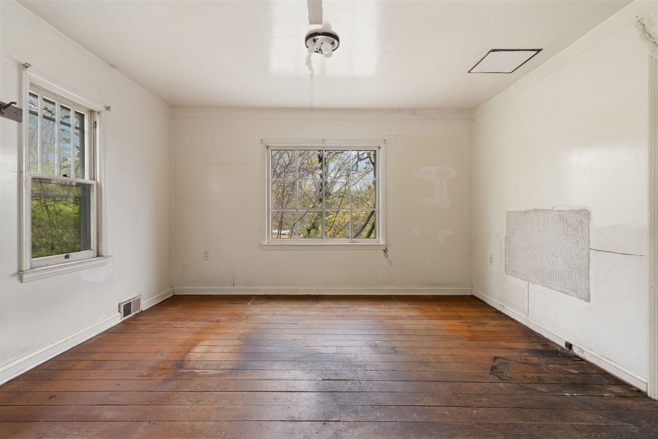 2203 Hickman Road Property Photo 4