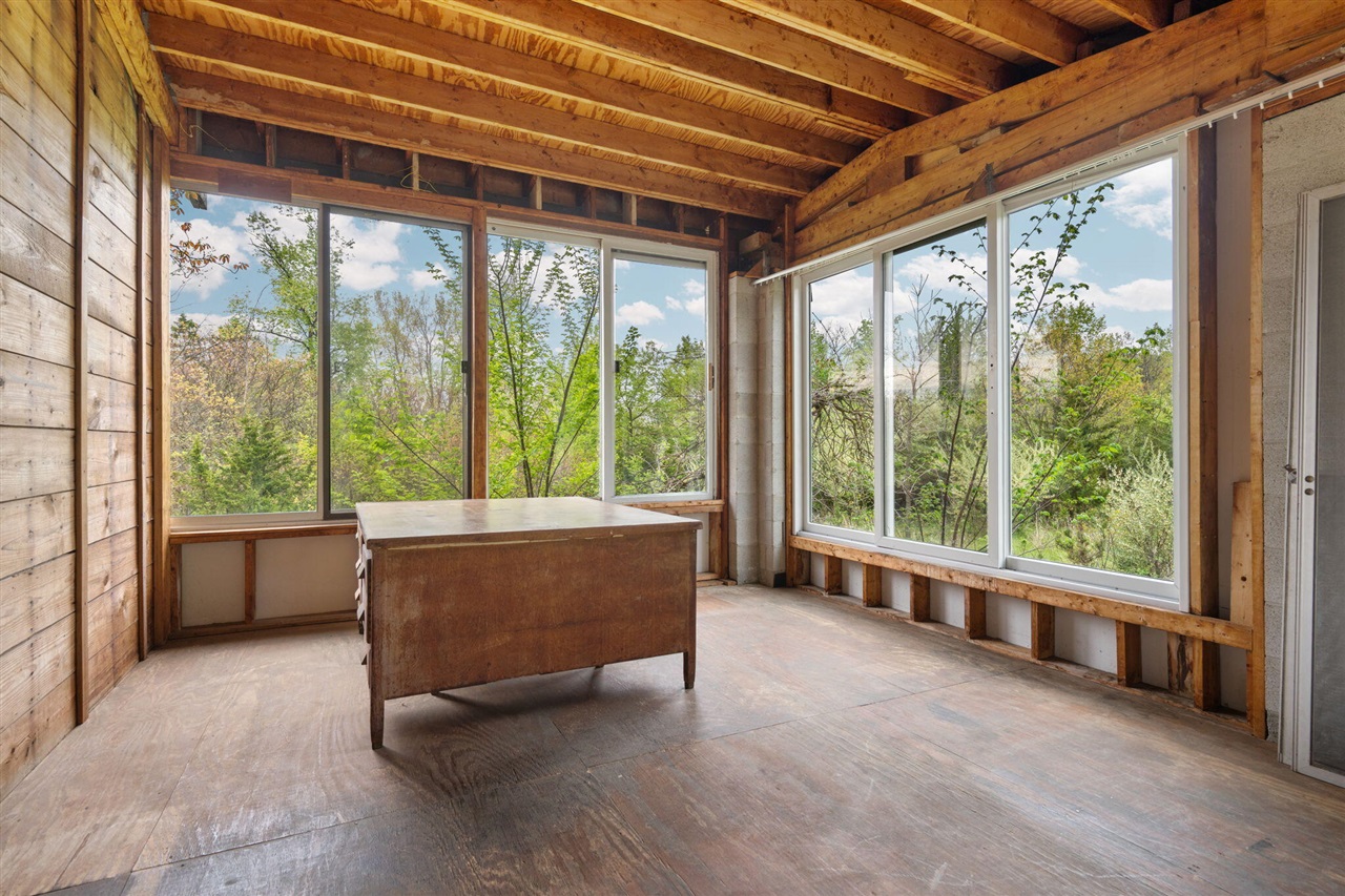 2203 Hickman Road Property Photo 8
