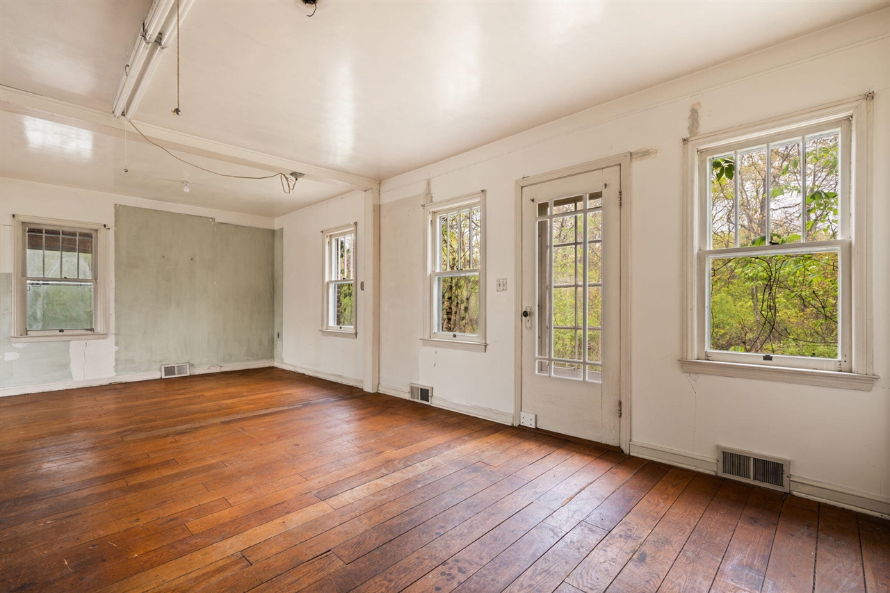 2203 Hickman Road Property Photo 12