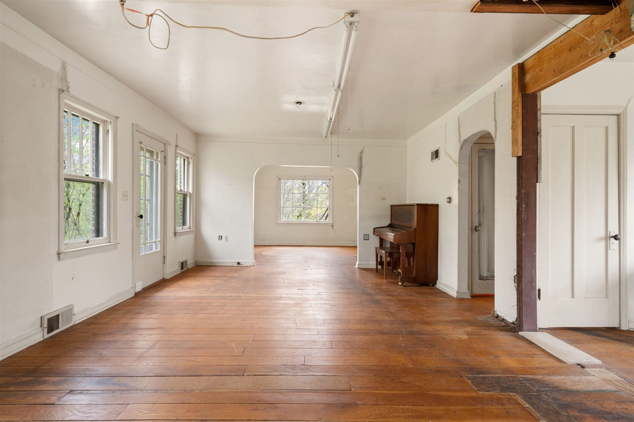 2203 Hickman Road Property Photo 14