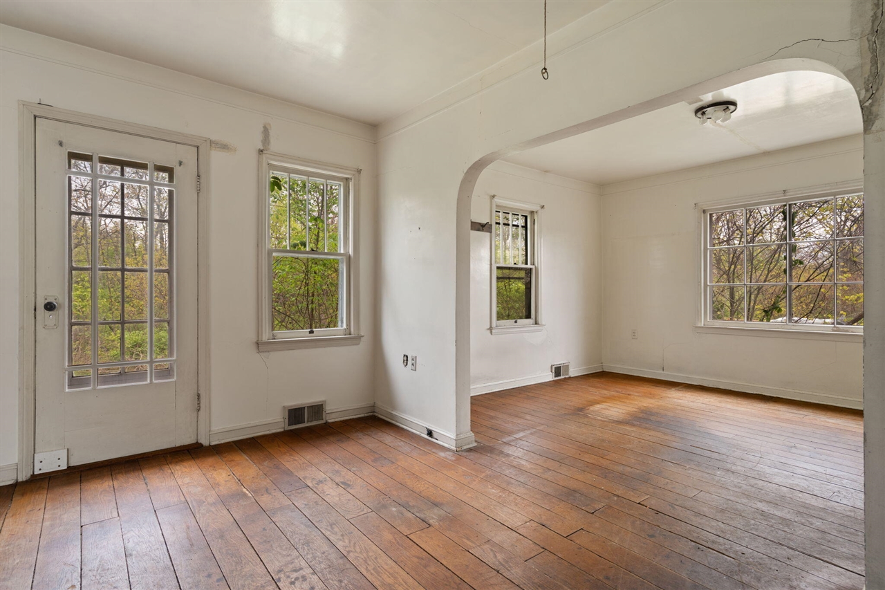 2203 Hickman Road Property Photo 15