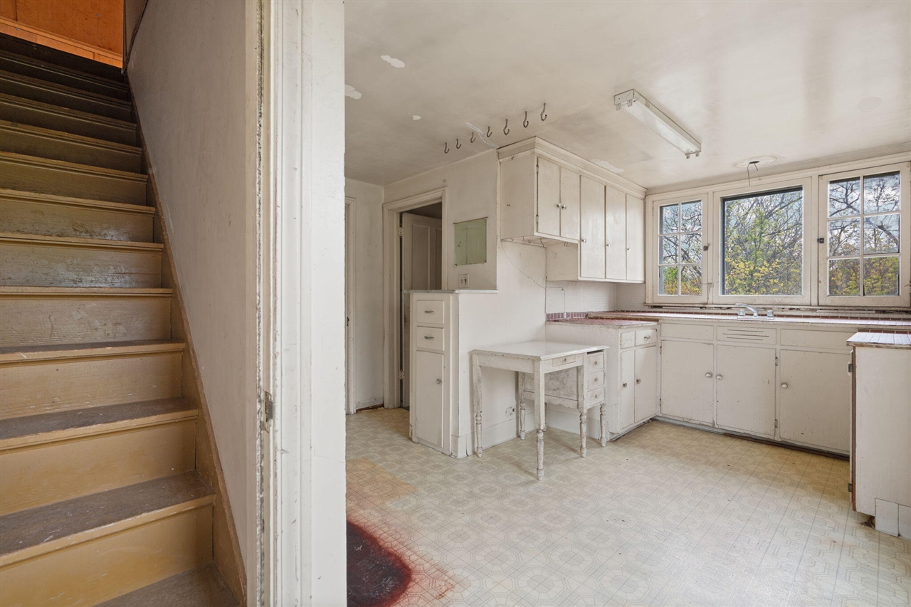 2203 Hickman Road Property Photo 21