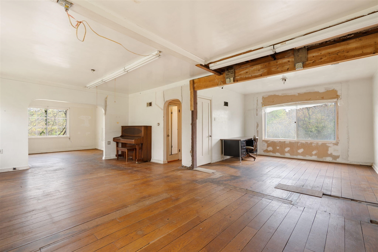 2203 Hickman Road Property Photo 22