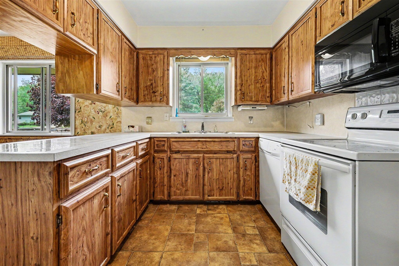 4896 Sequoia Drive Property Photo 10