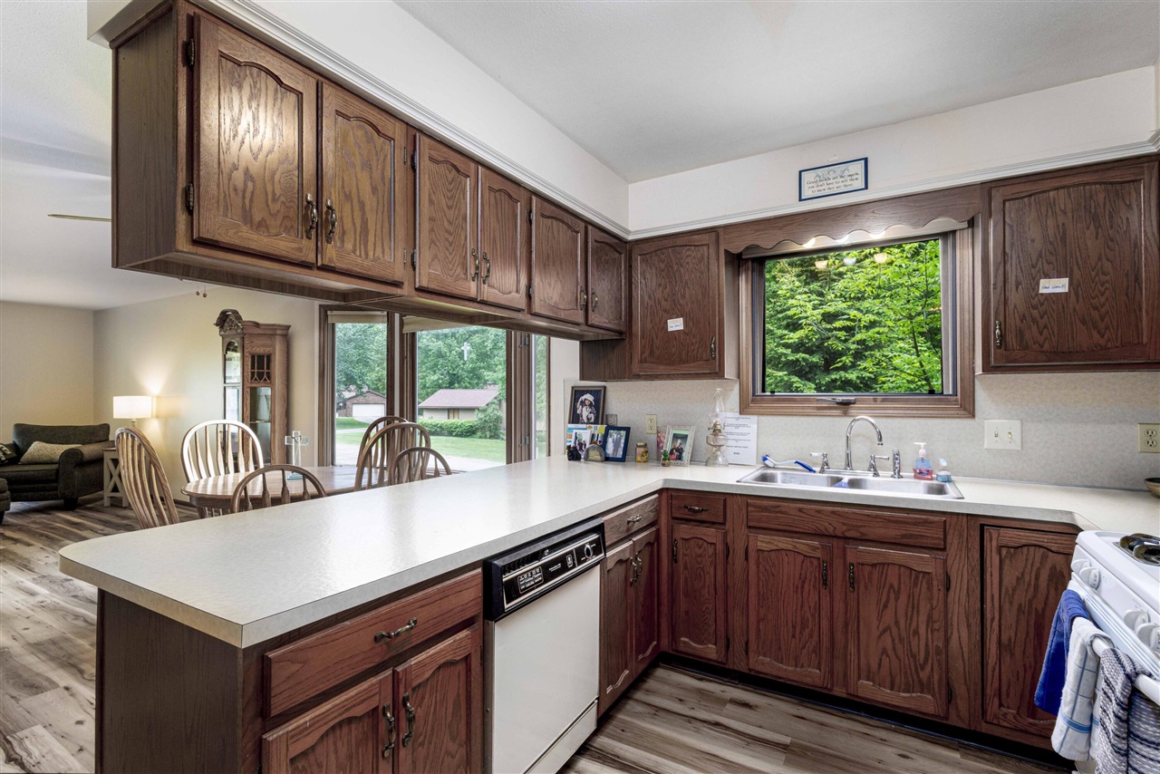 11279 Whispering Creek Drive Property Photo 7