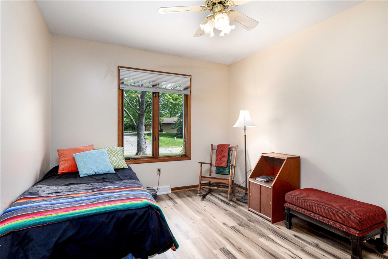 11279 Whispering Creek Drive Property Photo 16