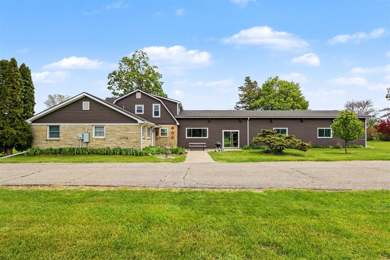 29561 E Red Arrow Highway Property Photo 2
