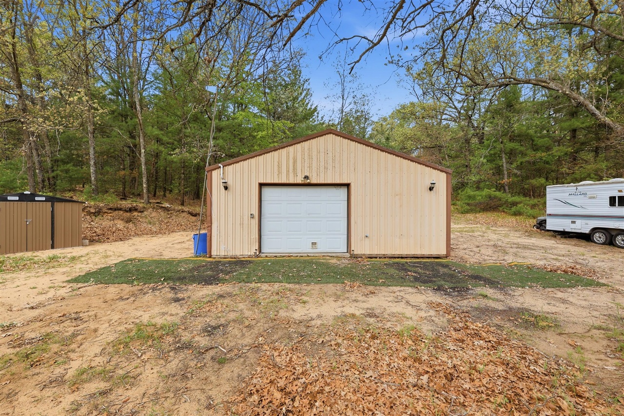 4143 S Pine Avenue Property Photo 6