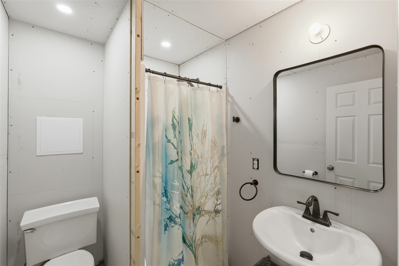 4143 S Pine Avenue Property Photo 10
