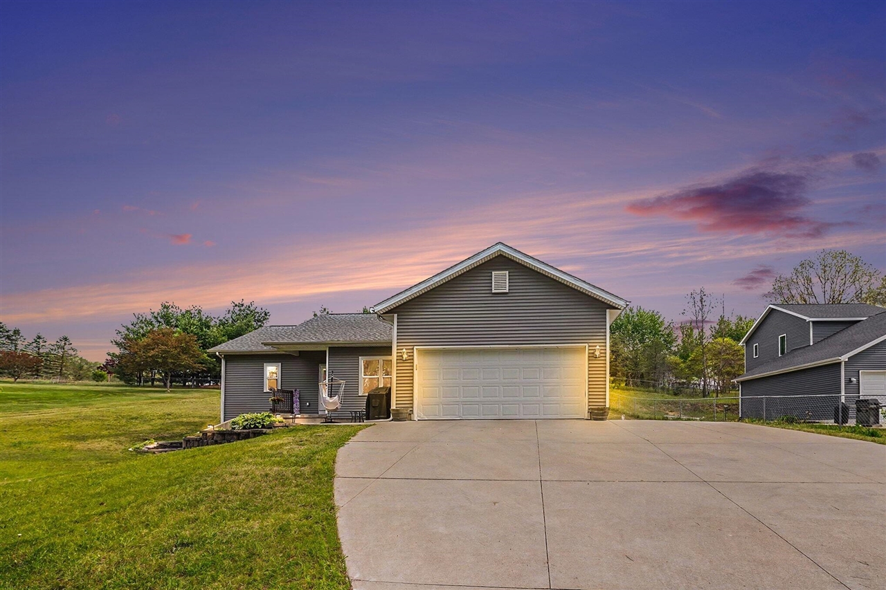 31800 Pine Ridge Circle Property Photo 1