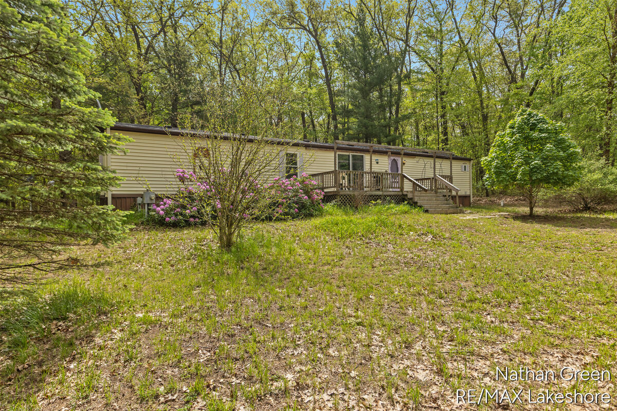 957 Maple Street Property Photo 3