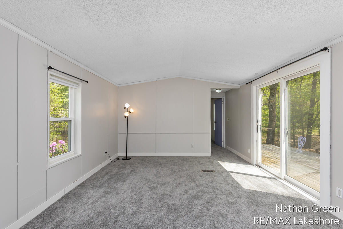 957 Maple Street Property Photo 5