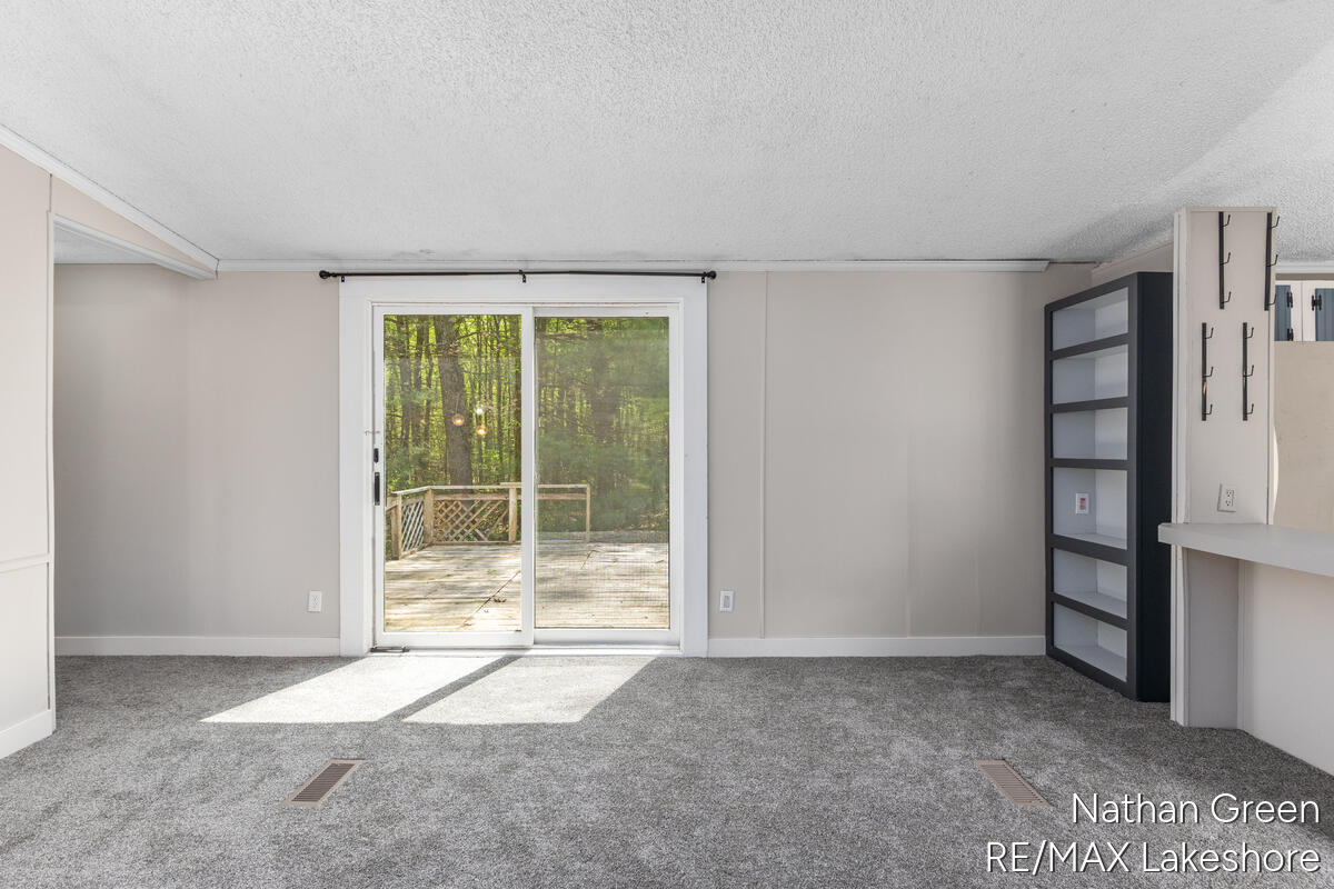 957 Maple Street Property Photo 6