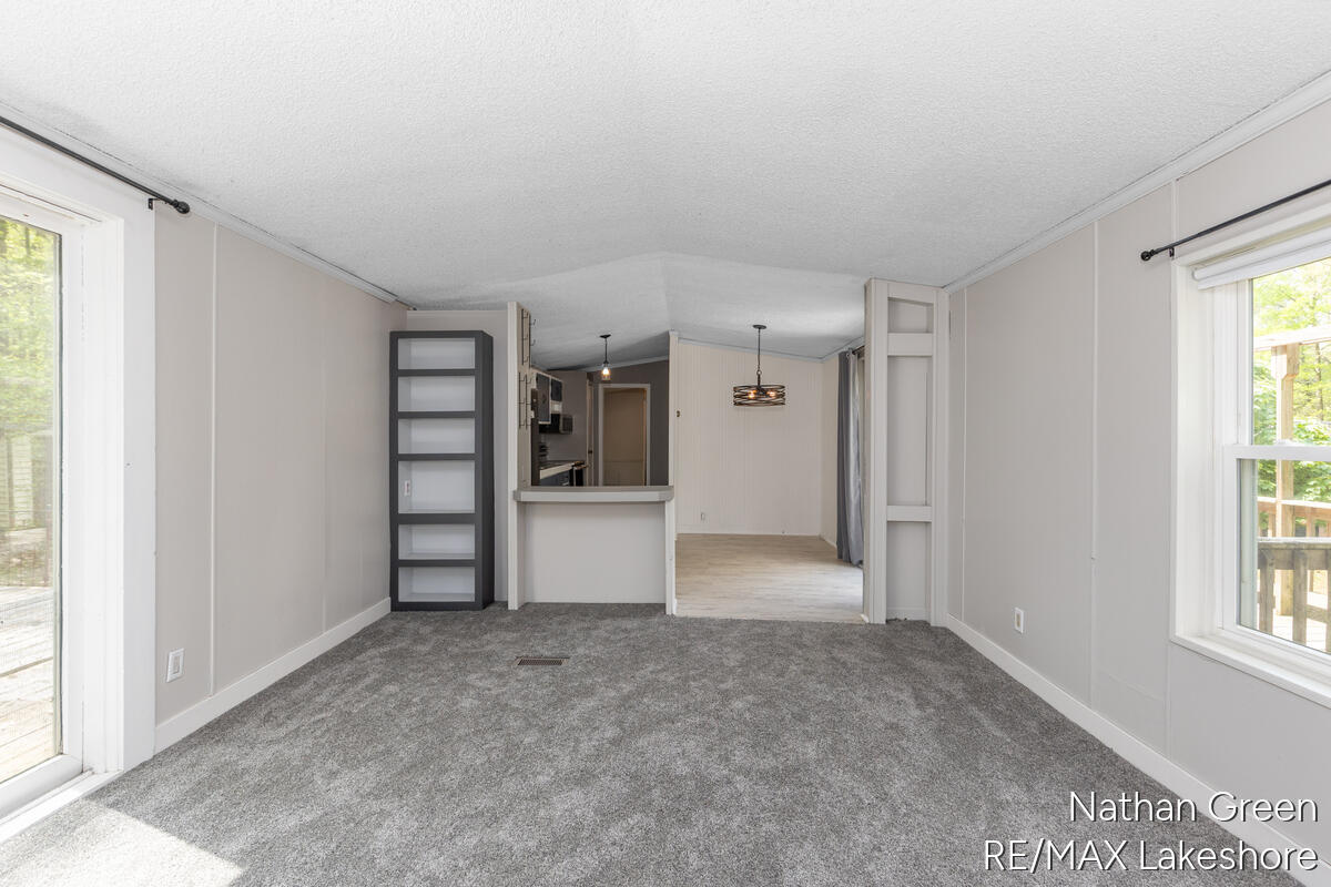 957 Maple Street Property Photo 7