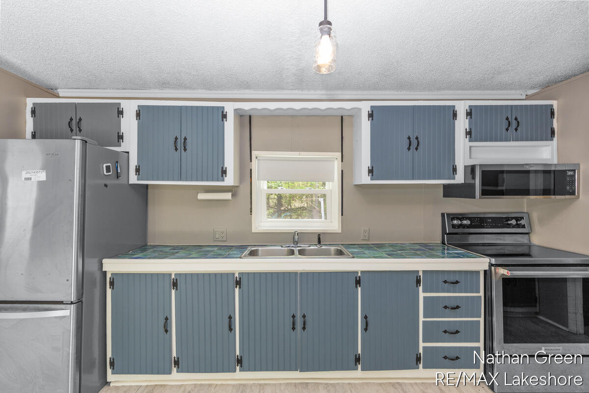 957 Maple Street Property Photo 9