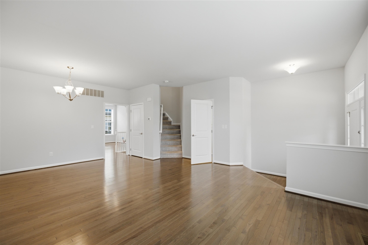 2780 Ashcombe Drive Property Photo 4