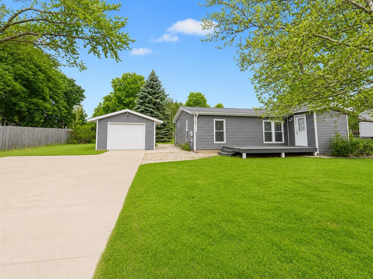 611 Connie Avenue Property Photo 1