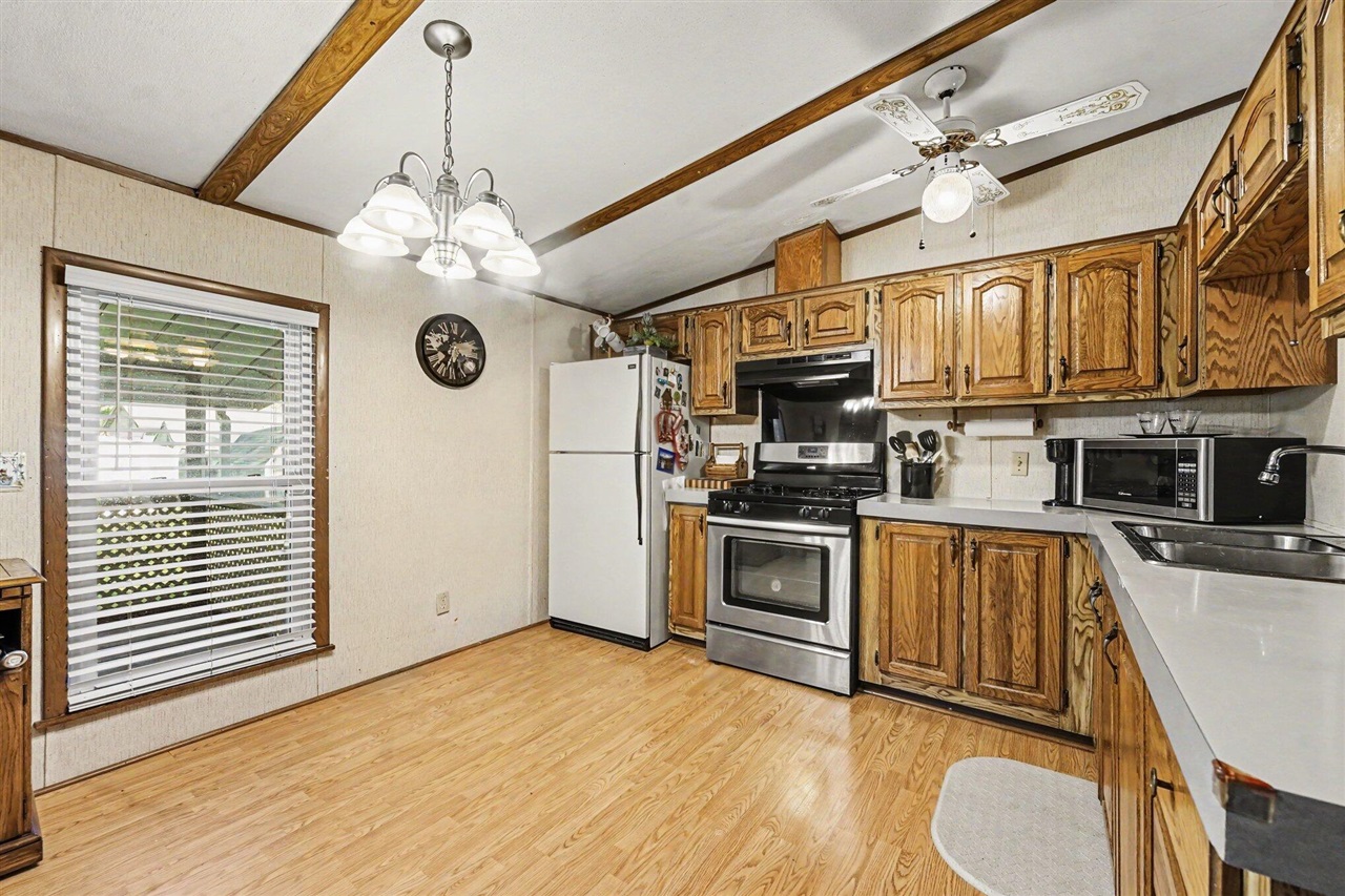 611 Connie Avenue Property Photo 5