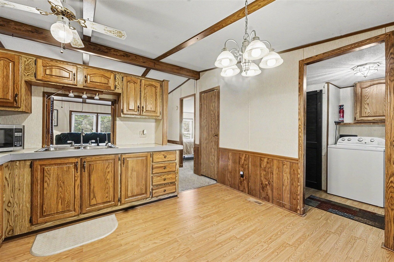 611 Connie Avenue Property Photo 6
