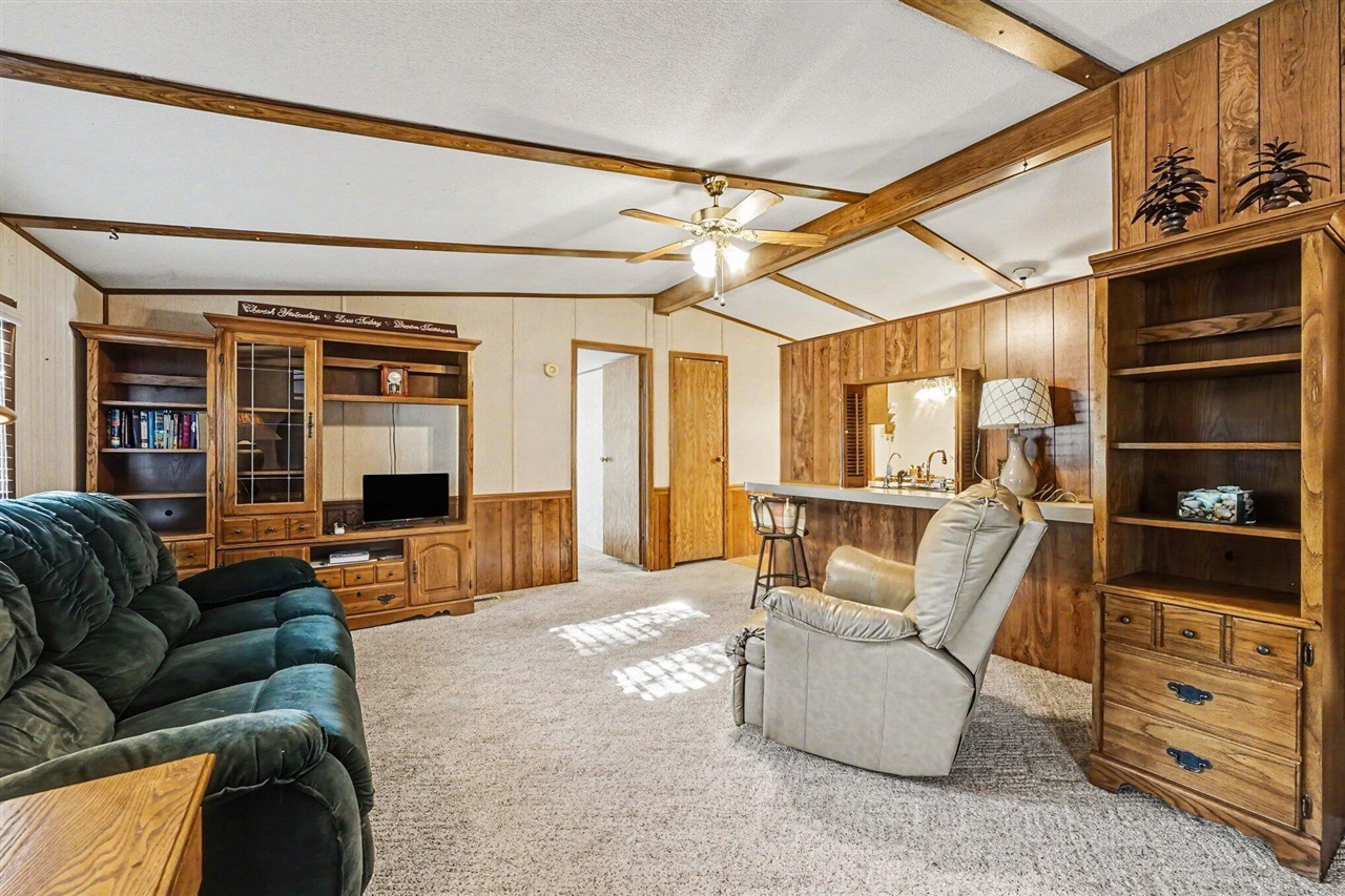 611 Connie Avenue Property Photo 8