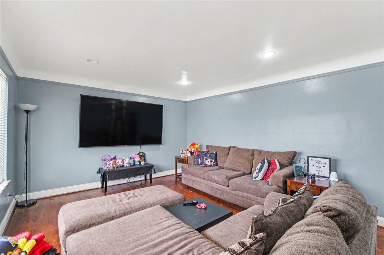 8271 Stanley Drive Property Photo 6