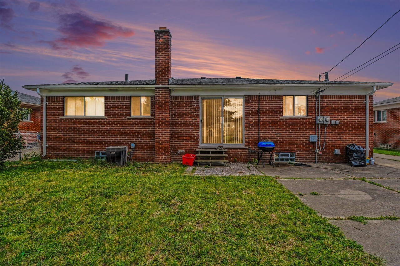 8271 Stanley Drive Property Photo 17