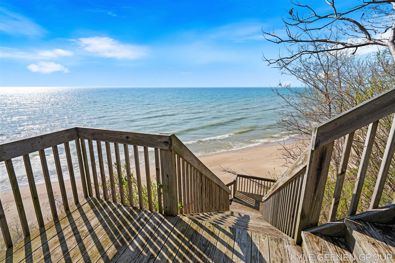 2817 Lakeshore Drive Property Photo 5
