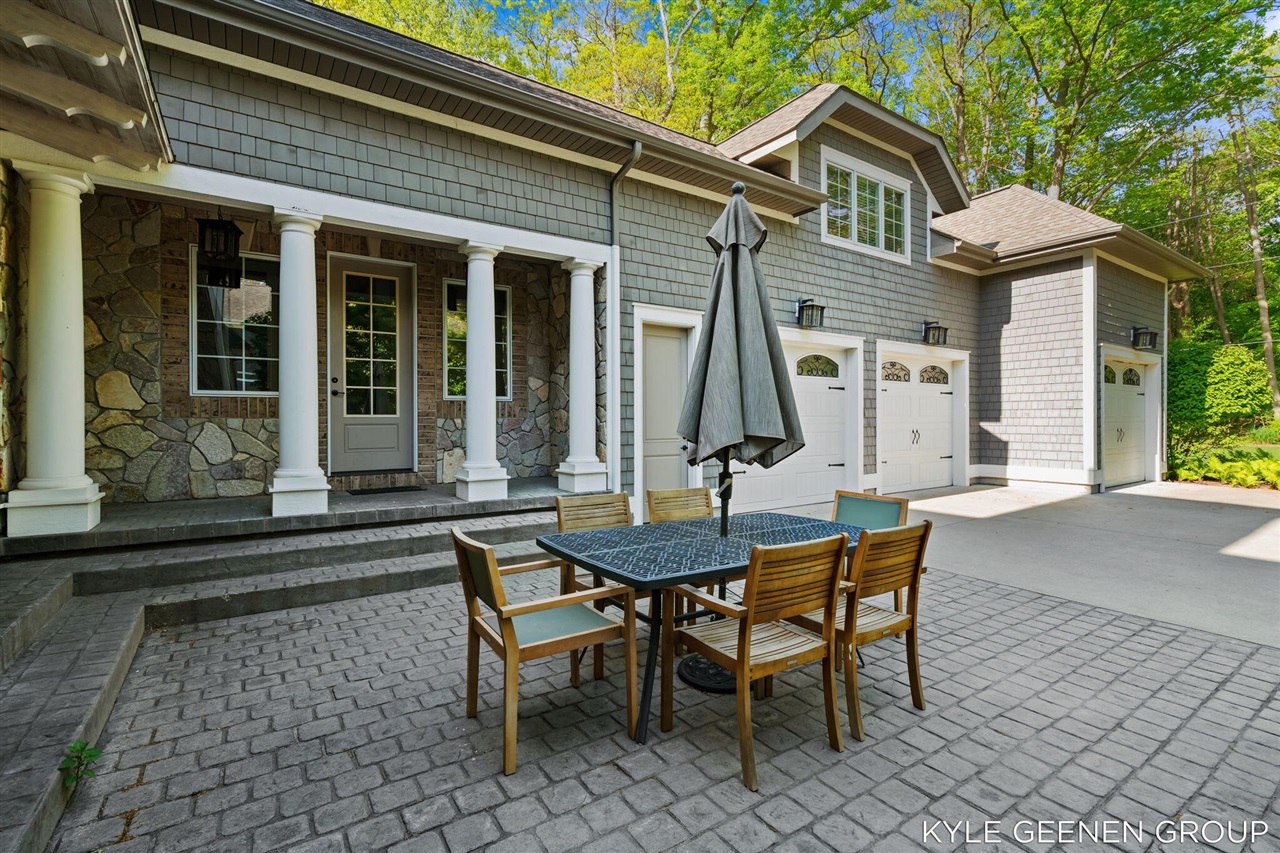 2817 Lakeshore Drive Property Photo 6