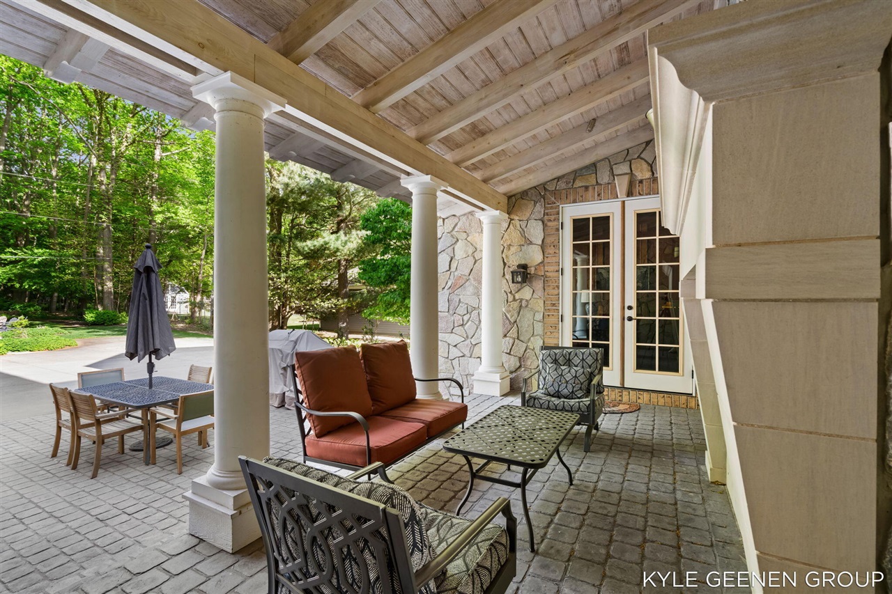 2817 Lakeshore Drive Property Photo 7