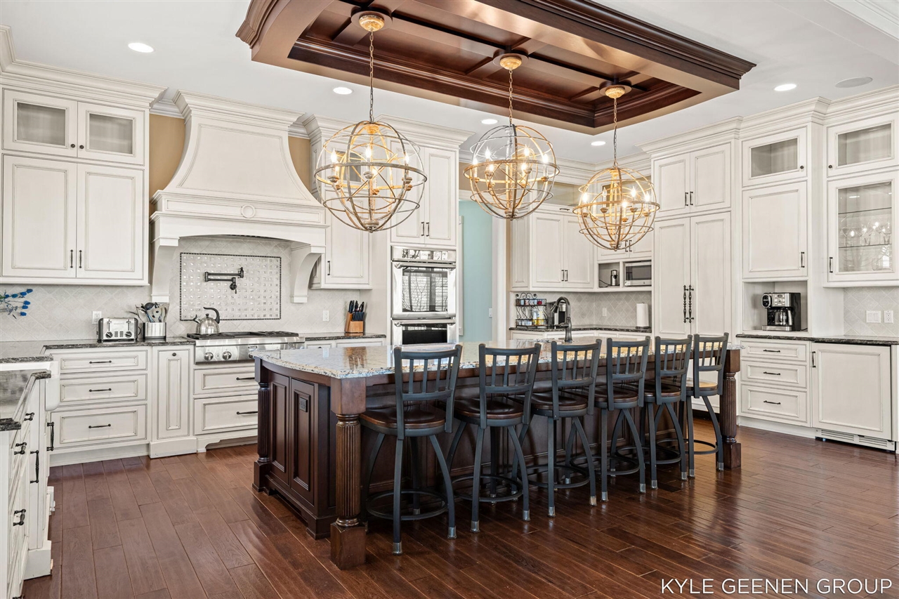 2817 Lakeshore Drive Property Photo 12