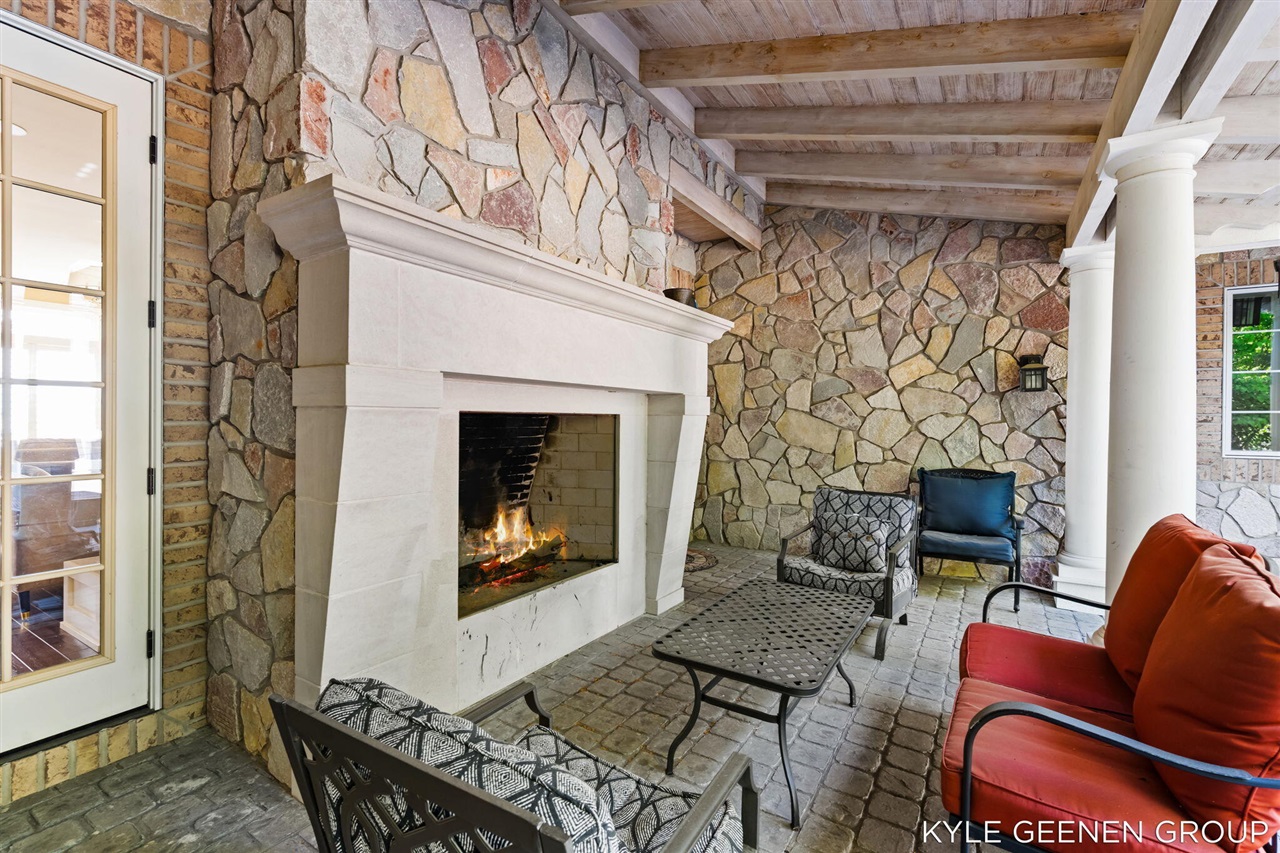 2817 Lakeshore Drive Property Photo 17