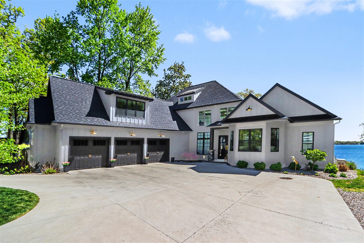 4630 E Gull Lake Drive Property Photo 1