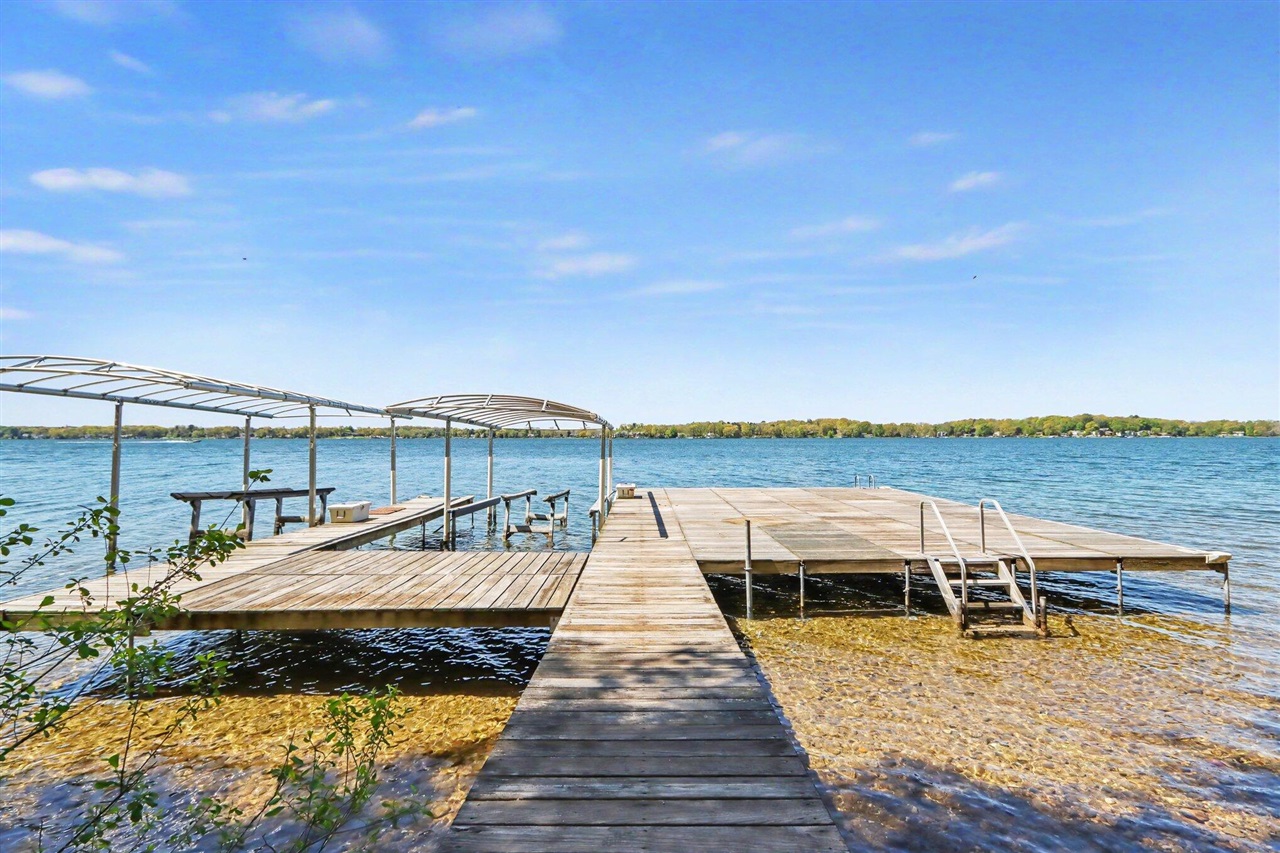 4630 E Gull Lake Drive Property Photo 4
