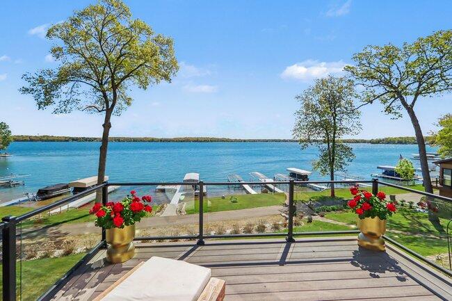 4630 E Gull Lake Drive Property Photo 14