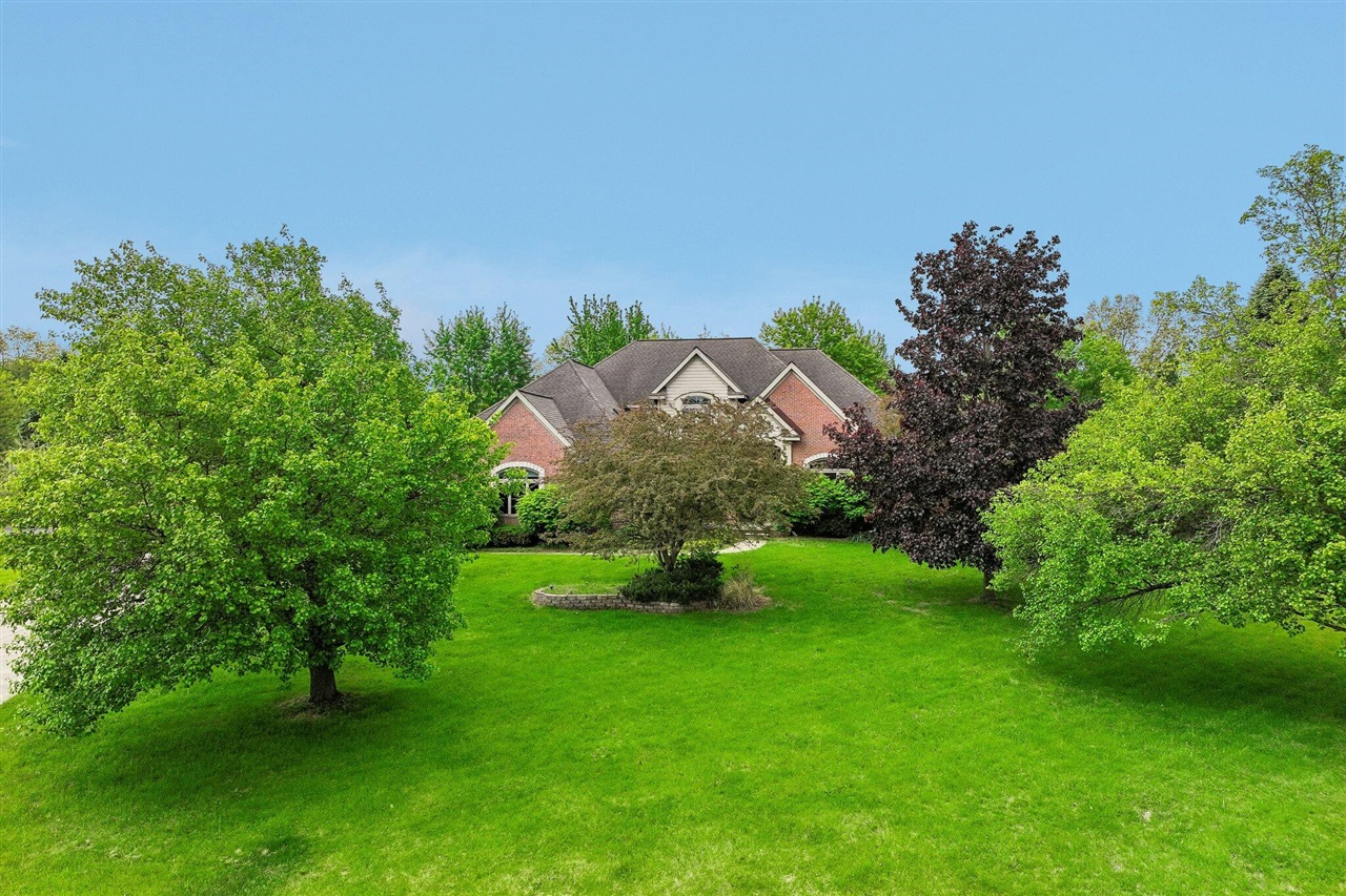 1819 Brookview Drive Property Photo 1